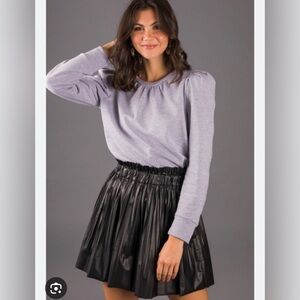 TUCKERNUCK | POMANDER PLACE LARGE FAUX LEATHER PLEATED SKORT